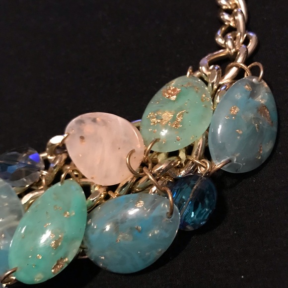 Statement piece beaded necklace. Note the change in chain in the back - Picture 2 of 4